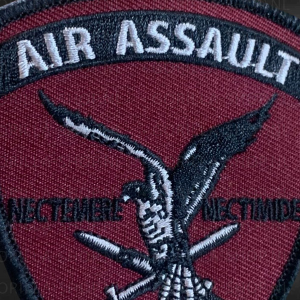 11 LMB Patch (Schildvorm, Burgundy Red) - Afbeelding 2